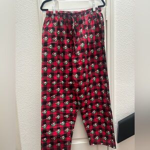 NWT- Official Buc-ee’s red and black Checkered Pajama Pants- unisex